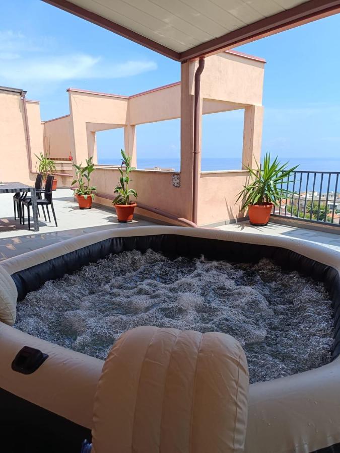 Attico Vista Mare Con Terrazza E Spa Riscaldata Santo Stefano di Camastra Exterior foto